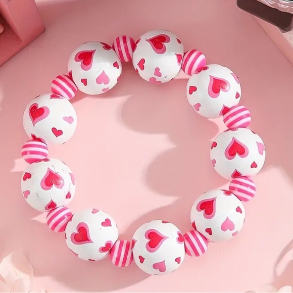Valentine’s Day White & Pink Hearts Wooden Beaded Stretch Bracelet.           C3 - Picture 2 of 6